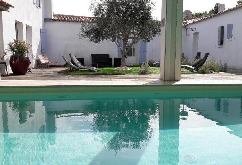 Вилла с 1 спальней и бассейном, Chambres D'hôtes Les Sarments