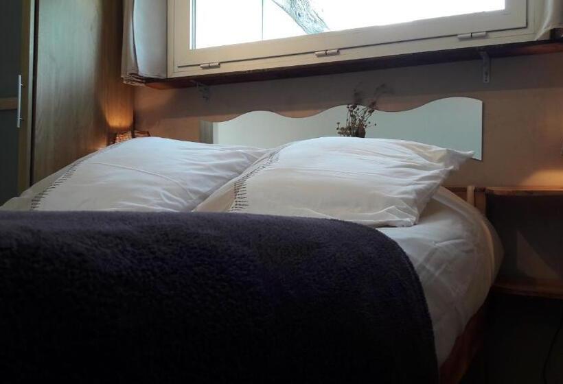 Вилла с 1 спальней и бассейном, Chambres D'hôtes Les Sarments