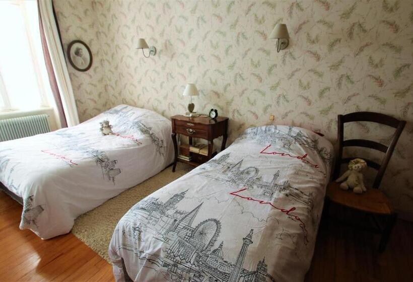 חדר משפחתי, La Maison Des Chats