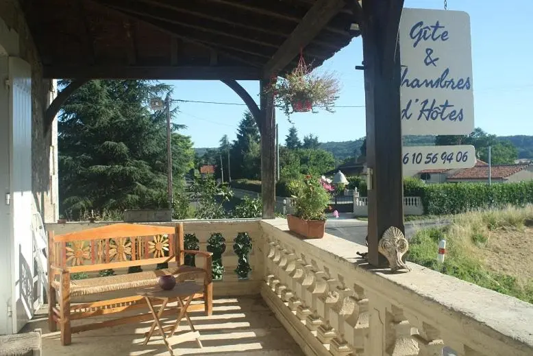 プールの見えるスタンダードトリプルルーム, Le Clos De La Salamandre