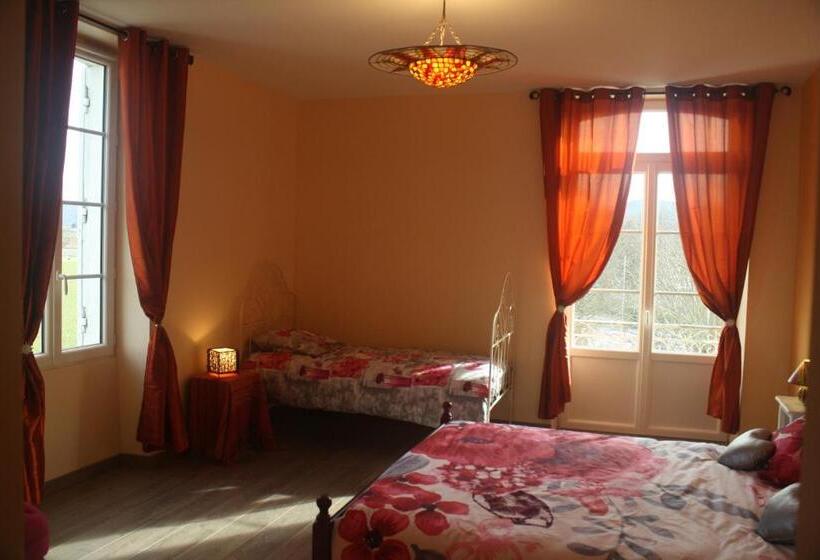 Трехместный Номер Стандарт Вид на Бассейн, Le Clos De La Salamandre