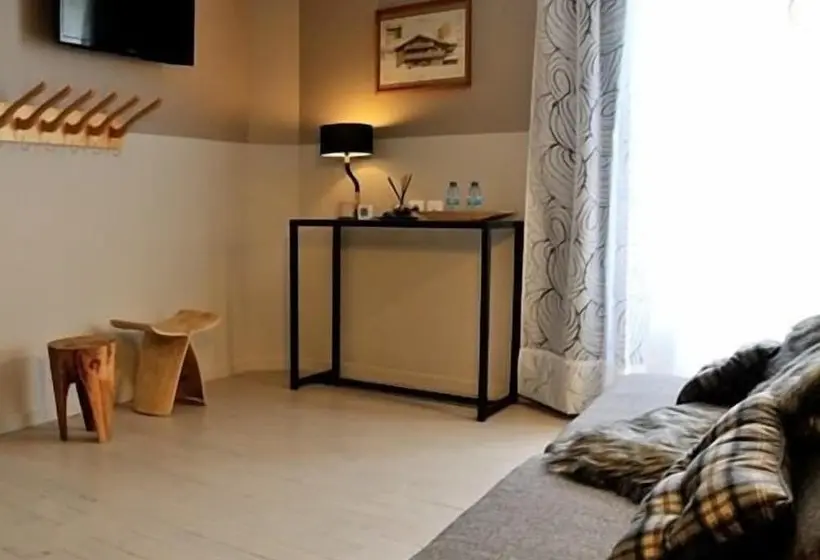 Svit, Lodges Lao