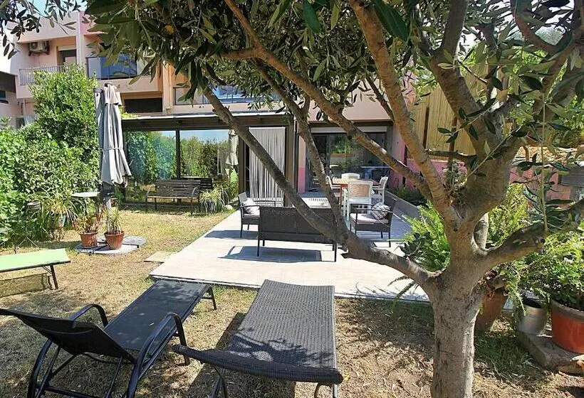 آپارتمان 1 خوابه با چشم‌انداز باغ, Rez De Villa Aspretto Lazaret