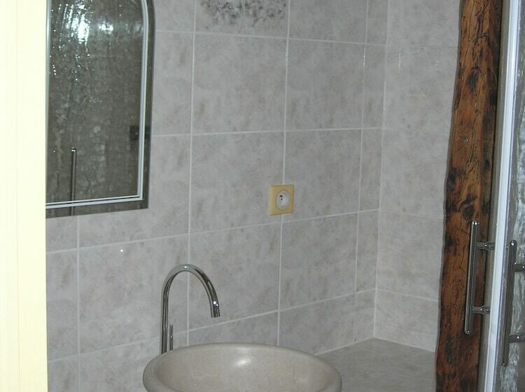 اتاق خانوادگی, Auberge La Cleida