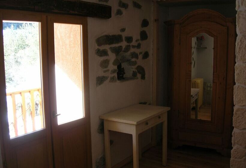 اتاق خانوادگی, Auberge La Cleida