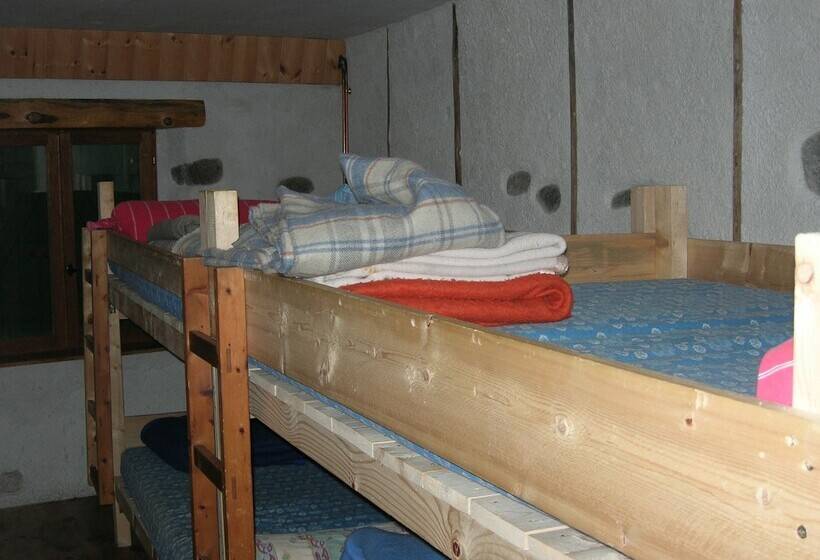 تختخواب در اتاق مشترک, Auberge La Cleida