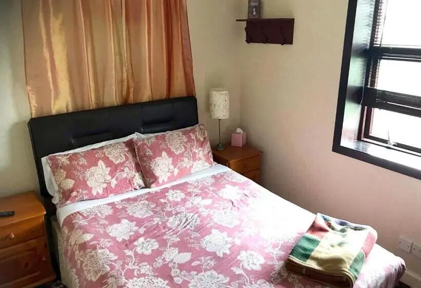 Perhesviitti, Ferintosh Guest House
