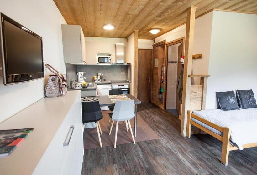 스탠다드 스튜디오, Giffre Et Clesson