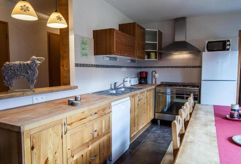 침실 4개 아파트, Giffre Et Clesson