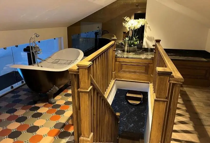 キングサイズベッドのスーペリアルーム, Manor House Lindley