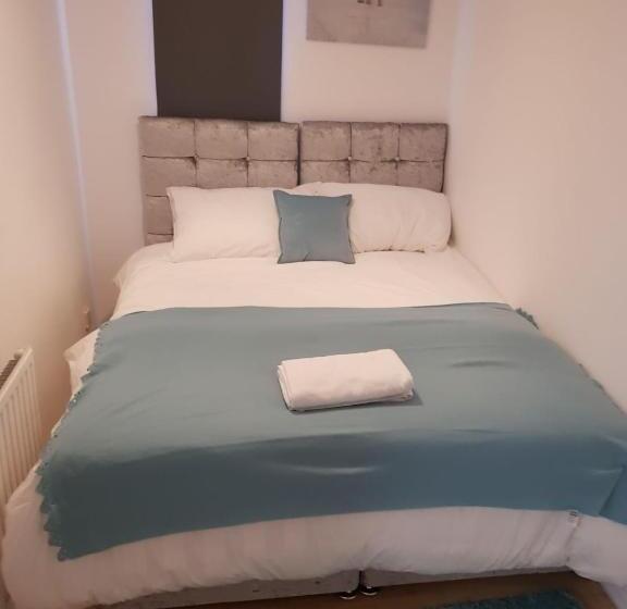 ３ベッドルームアパートメント, Vetrelax Basildon Newly Refurbished 3bed House