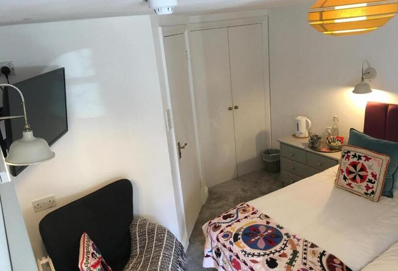 غرفة قياسية, The Mousetrap Inn