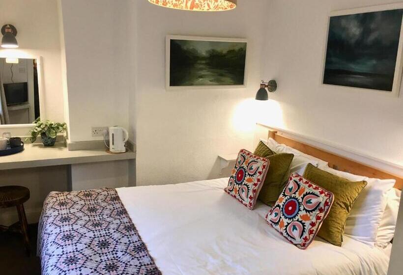 غرفة إقتصادية, The Mousetrap Inn