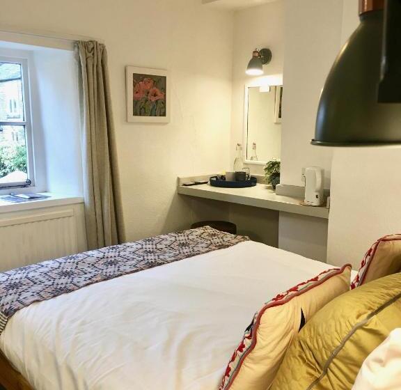 غرفة إقتصادية, The Mousetrap Inn