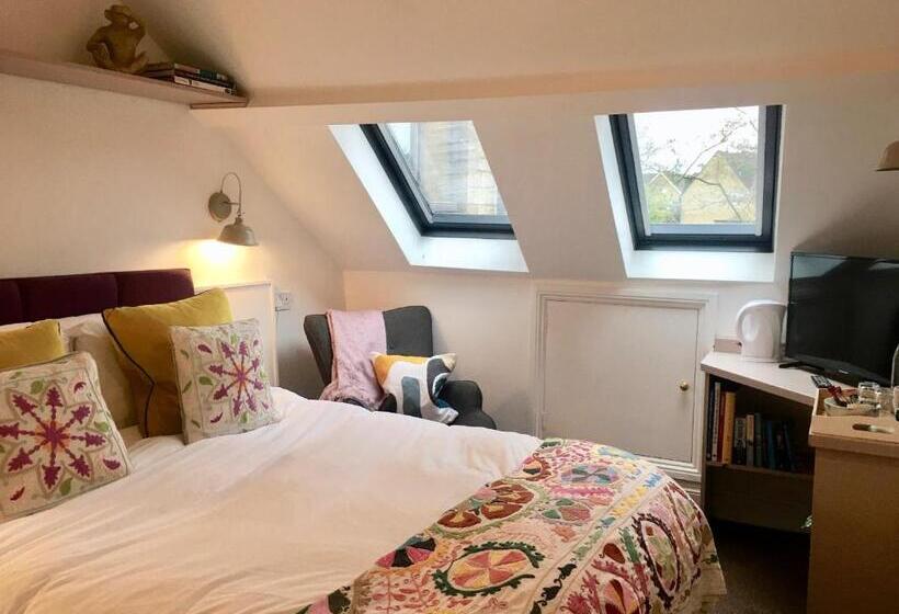 غرفة قياسية, The Mousetrap Inn