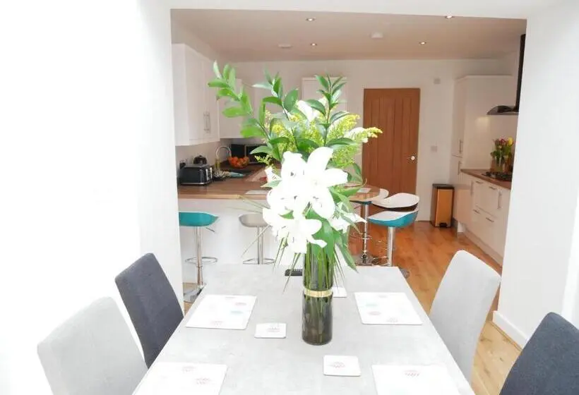 1 Bedroom Penthouse Apartment, The Patrons Inn