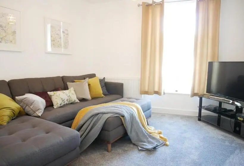 1 Bedroom Penthouse Apartment, The Patrons Inn