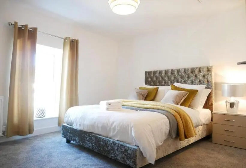 1 Bedroom Penthouse Apartment, The Patrons Inn