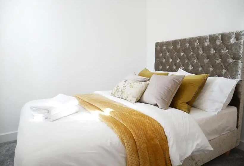 1 Bedroom Penthouse Apartment, The Patrons Inn