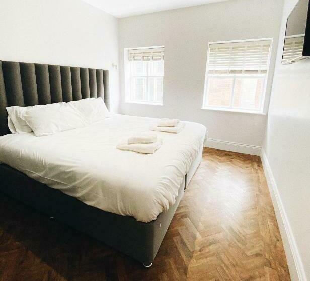 Апартаменты 2 Спальни, Hideout