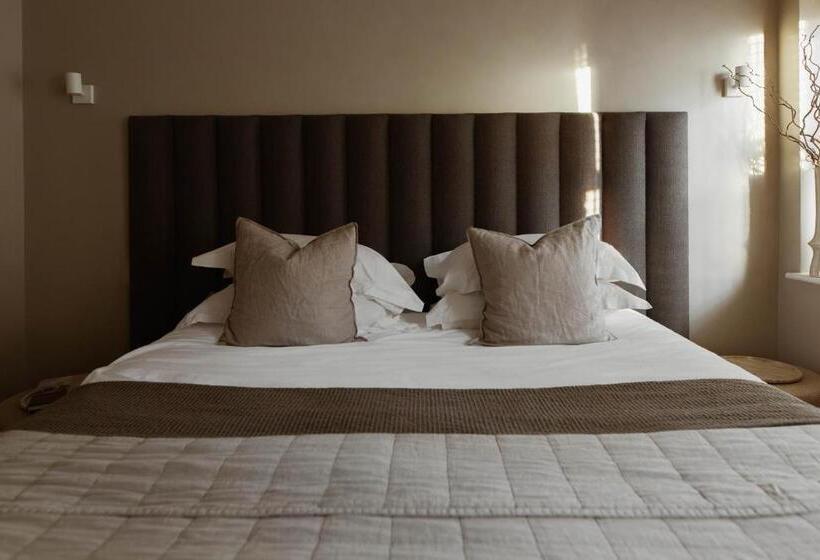 Апартаменты 2 Спальни, Hideout