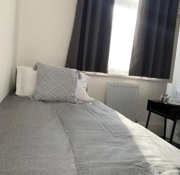 Economy Yhden Hengen Huone, St Anne S Road Guest House