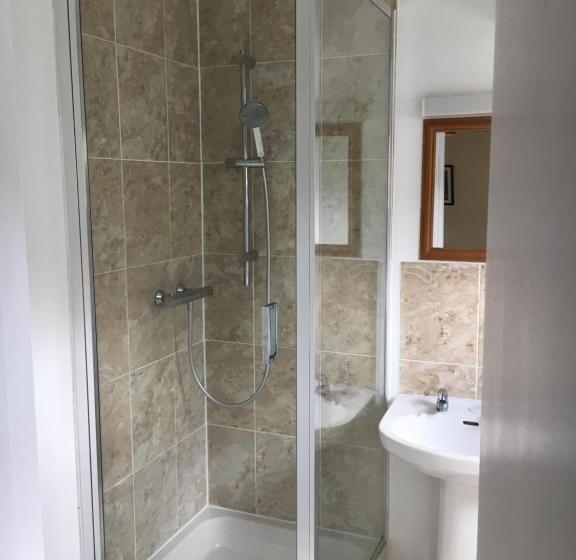 Семейный Номер, The Lampet Arms