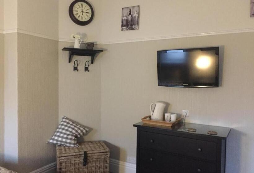 اتاق استاندارد با سرویس بهداشتی مشترک, The Old Crown Inn