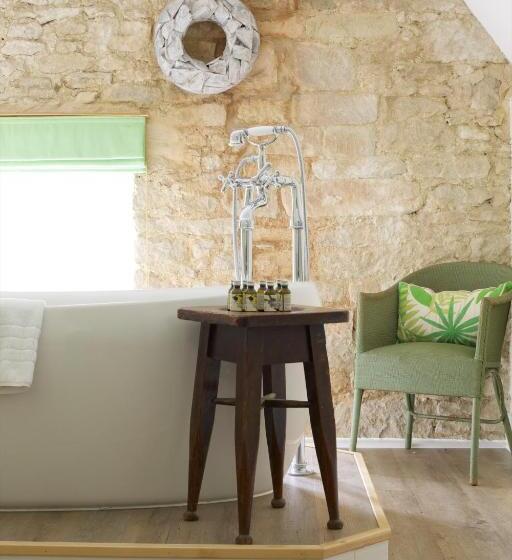 غرفة سوبيريور, The Royal Oak