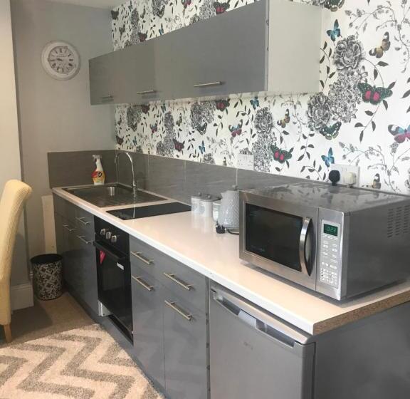 バスルーム共有のトリプルスタンダード, Acacia Villas Guest House