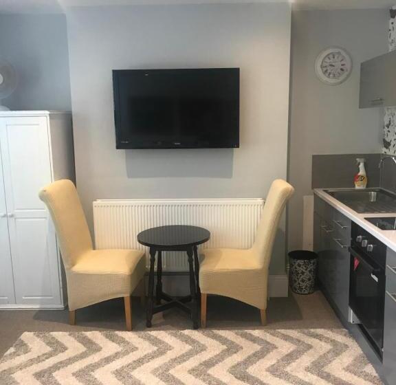 バスルーム共有のトリプルスタンダード, Acacia Villas Guest House