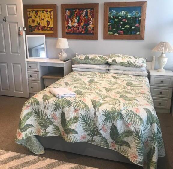 バスルーム共有のトリプルスタンダード, Acacia Villas Guest House