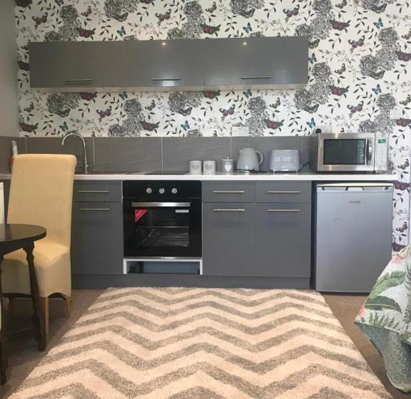 バスルーム共有のトリプルスタンダード, Acacia Villas Guest House