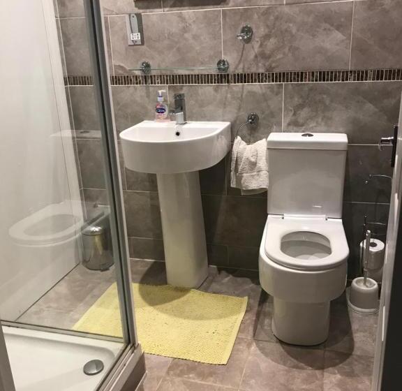 Quarto Triplo Estandar Banheiro Compartilhado, Acacia Villas Guest House
