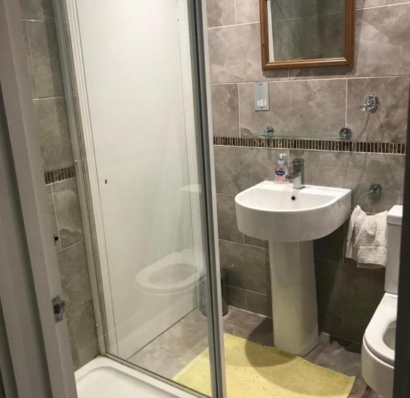 バスルーム共有のトリプルスタンダード, Acacia Villas Guest House