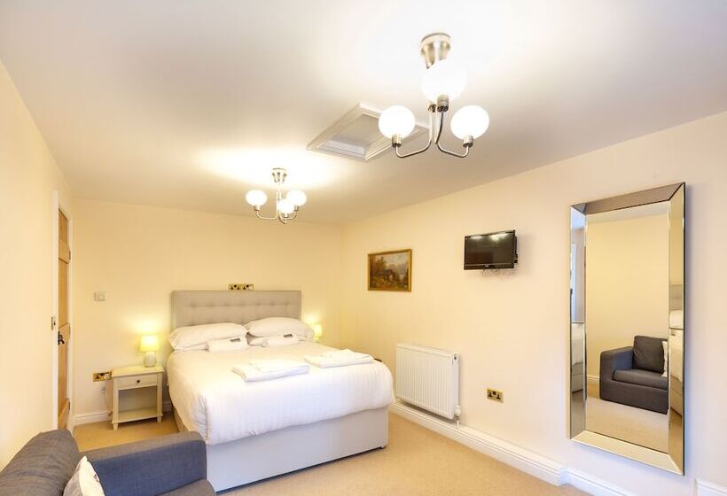 침실 4개 주택, Oakerthorpe Holiday Village