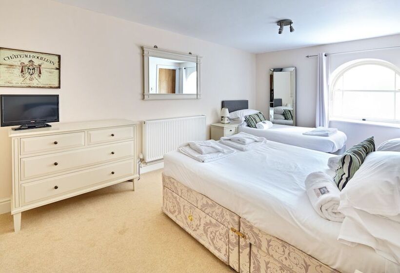 침실 4개 주택, Oakerthorpe Holiday Village