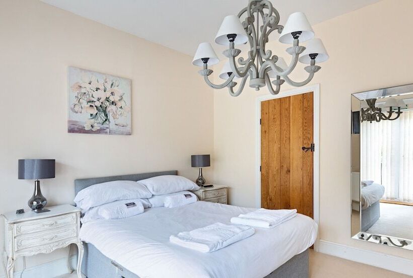 침실 4개 주택, Oakerthorpe Holiday Village