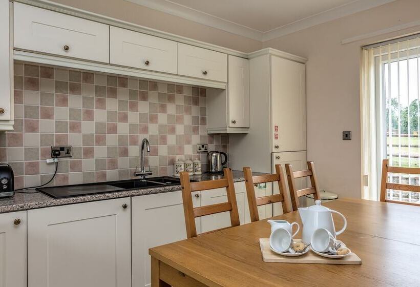 침실 3개 주택, Oakerthorpe Holiday Village