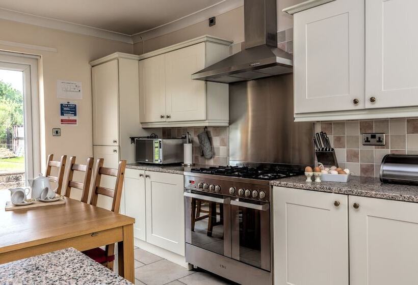 침실 3개 주택, Oakerthorpe Holiday Village