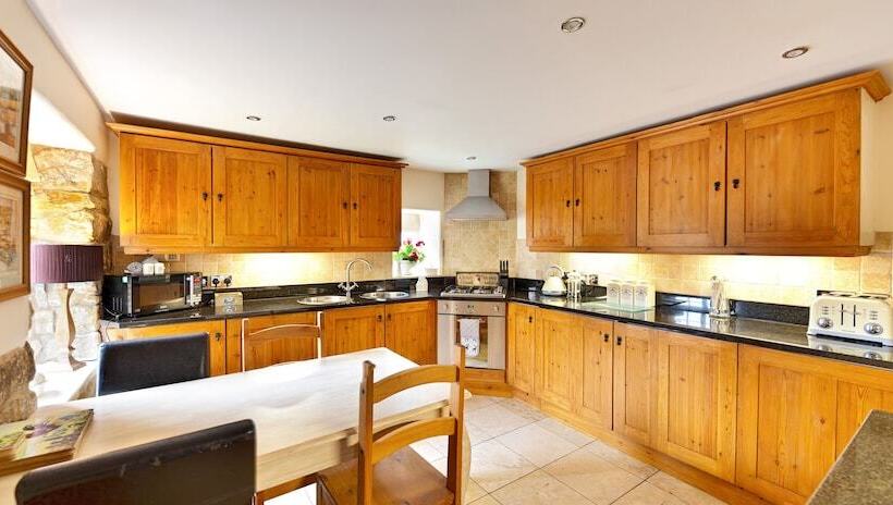 침실 2개 주택, Oakerthorpe Holiday Village