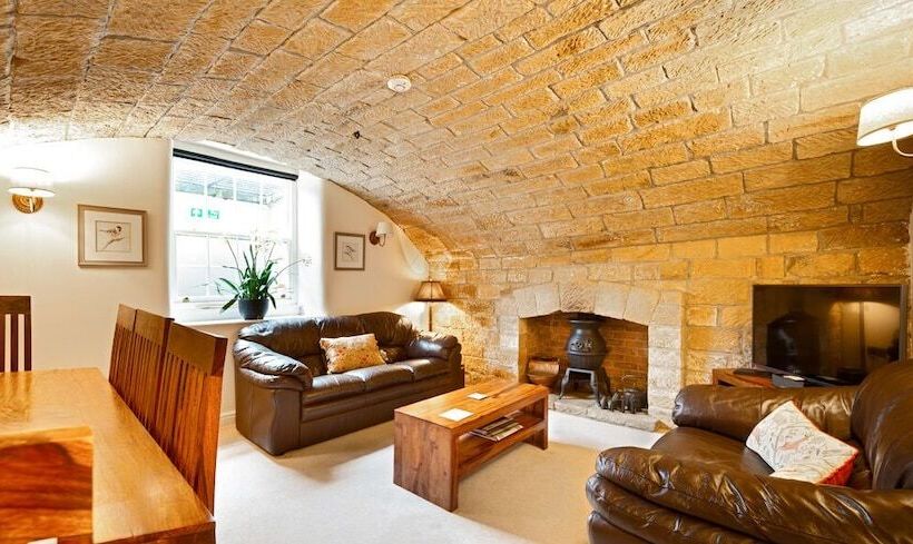 침실 4개 주택, Oakerthorpe Holiday Village