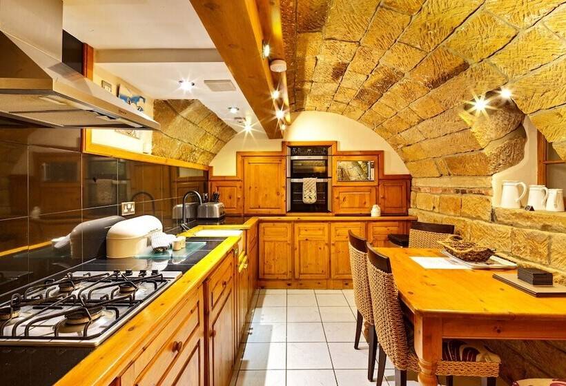 Дом 4 Спальни, Oakerthorpe Holiday Village