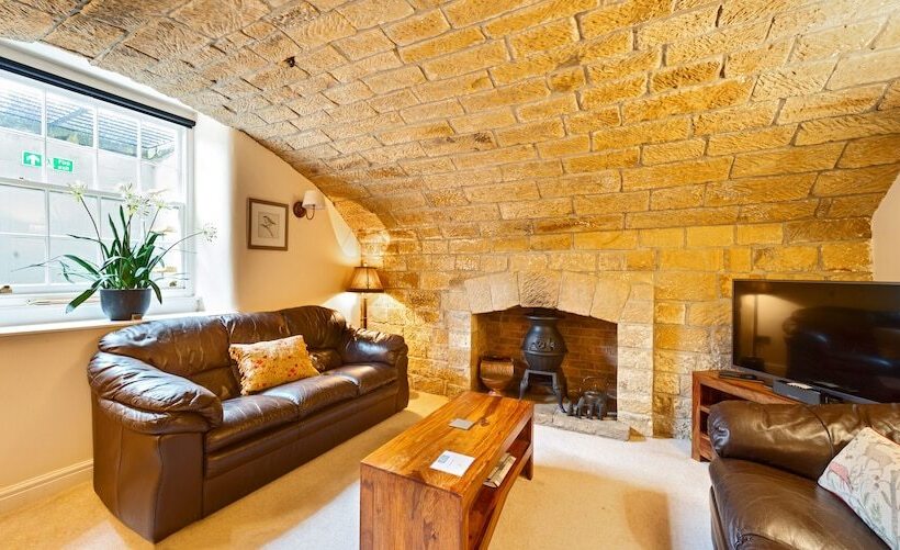 침실 4개 주택, Oakerthorpe Holiday Village