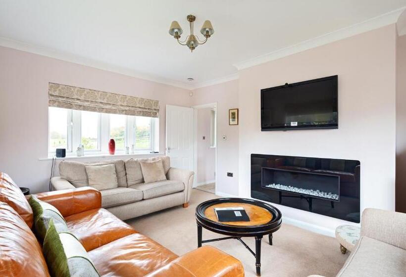 침실 3개 주택, Oakerthorpe Holiday Village