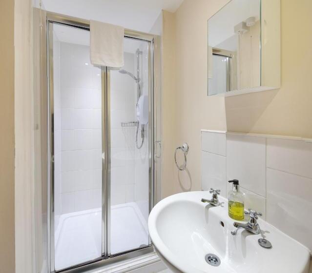 침실 4개 주택, Oakerthorpe Holiday Village