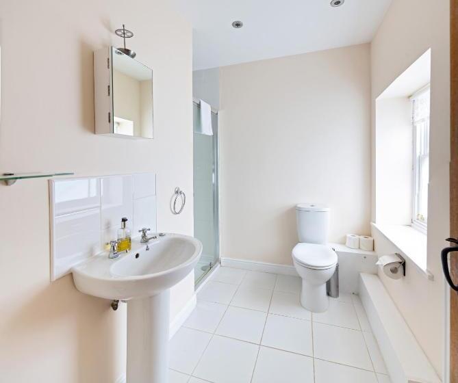 침실 4개 주택, Oakerthorpe Holiday Village