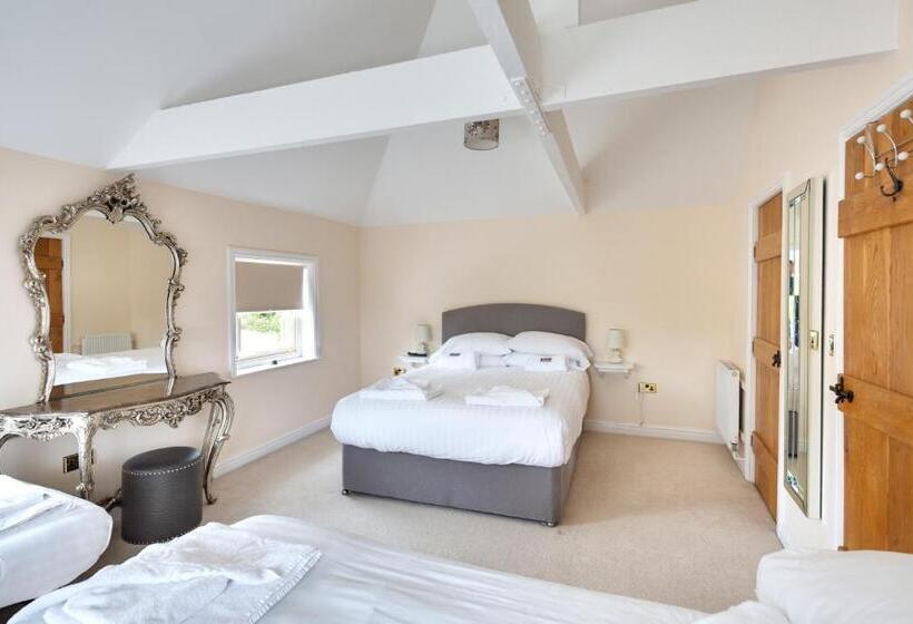 침실 4개 주택, Oakerthorpe Holiday Village