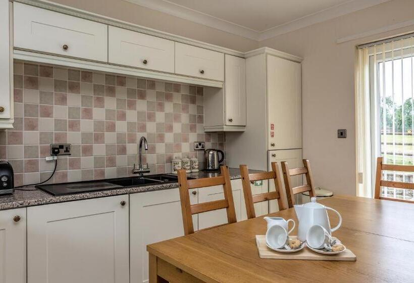 침실 3개 주택, Oakerthorpe Holiday Village