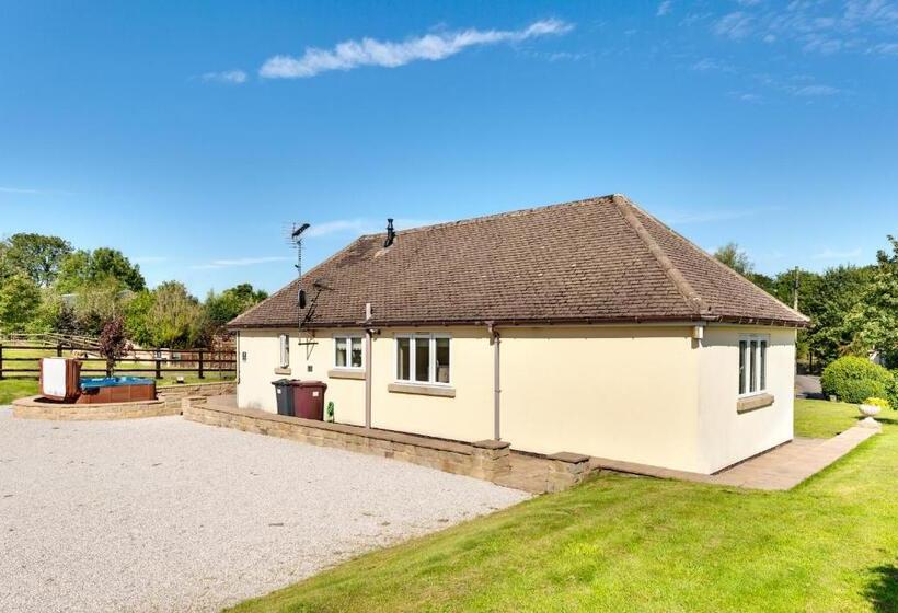 침실 3개 주택, Oakerthorpe Holiday Village